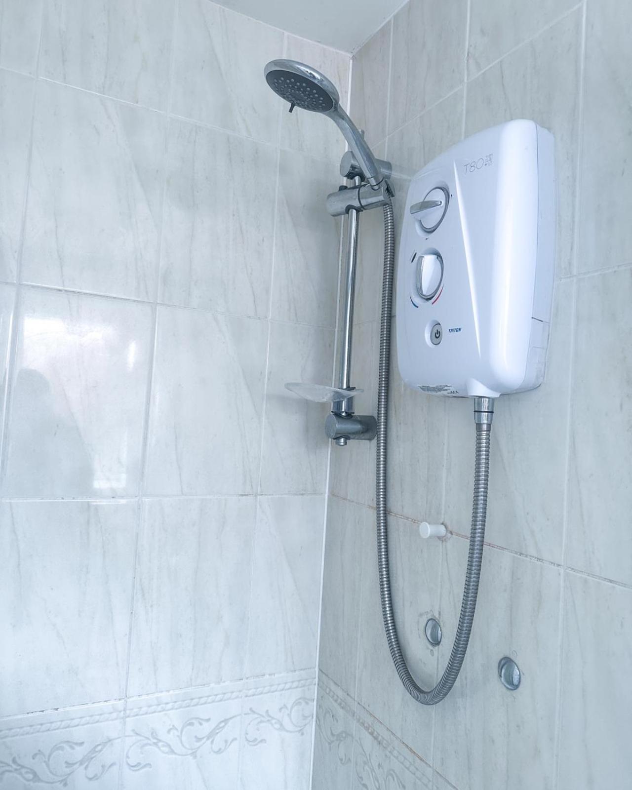 Spacious 6 Bedroom House Near City Centre برمنغهام المظهر الخارجي الصورة